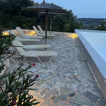 Luxurious Villa At A Unique Spot อายิโอสนิโกลาโอส ภายนอก รูปภาพ