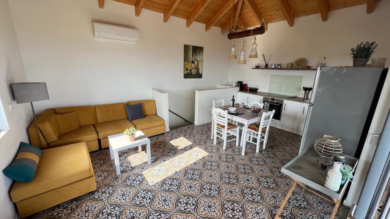 Luxurious Villa At A Unique Spot อายิโอสนิโกลาโอส ภายนอก รูปภาพ