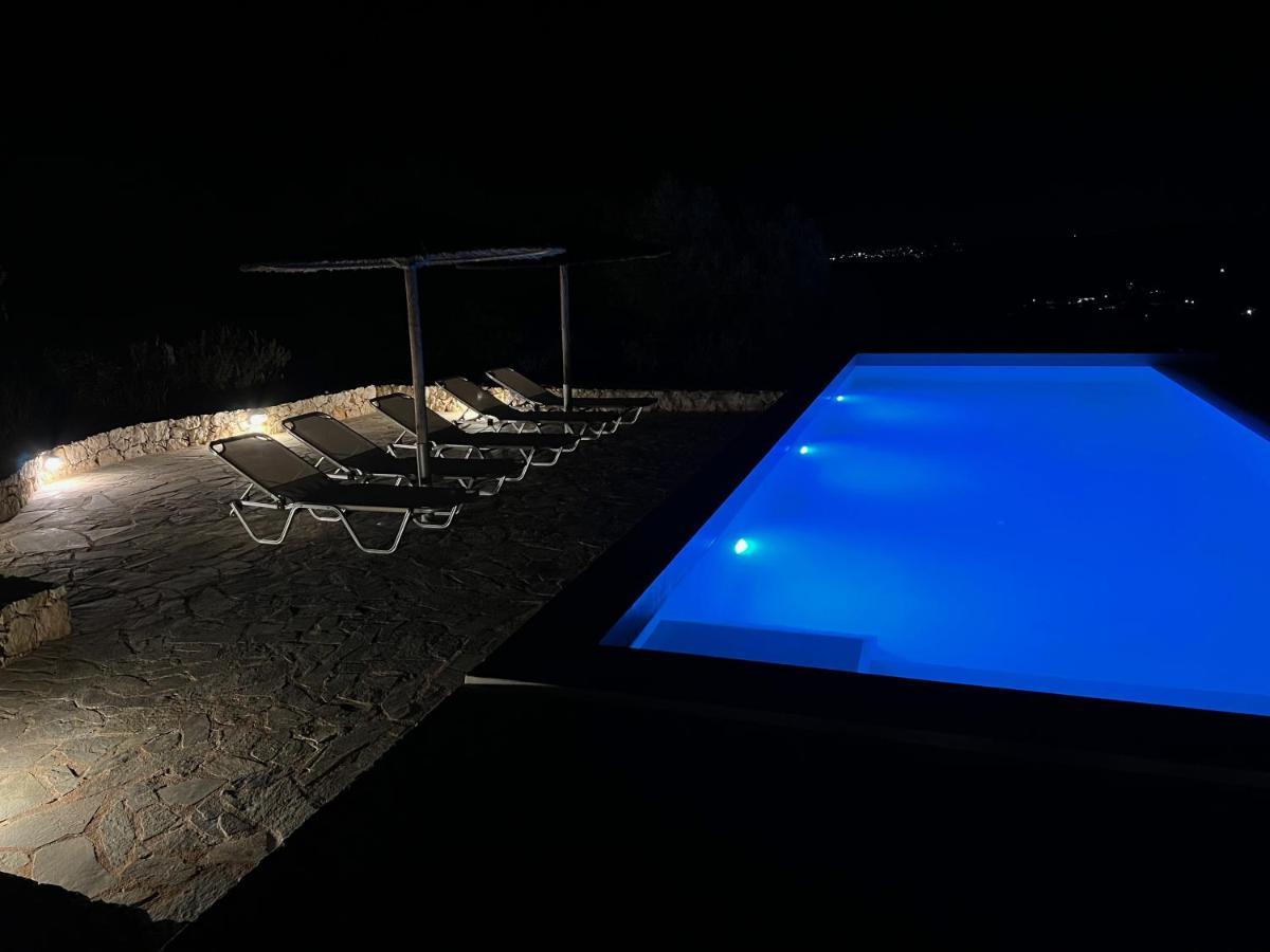 Luxurious Villa At A Unique Spot อายิโอสนิโกลาโอส ภายนอก รูปภาพ