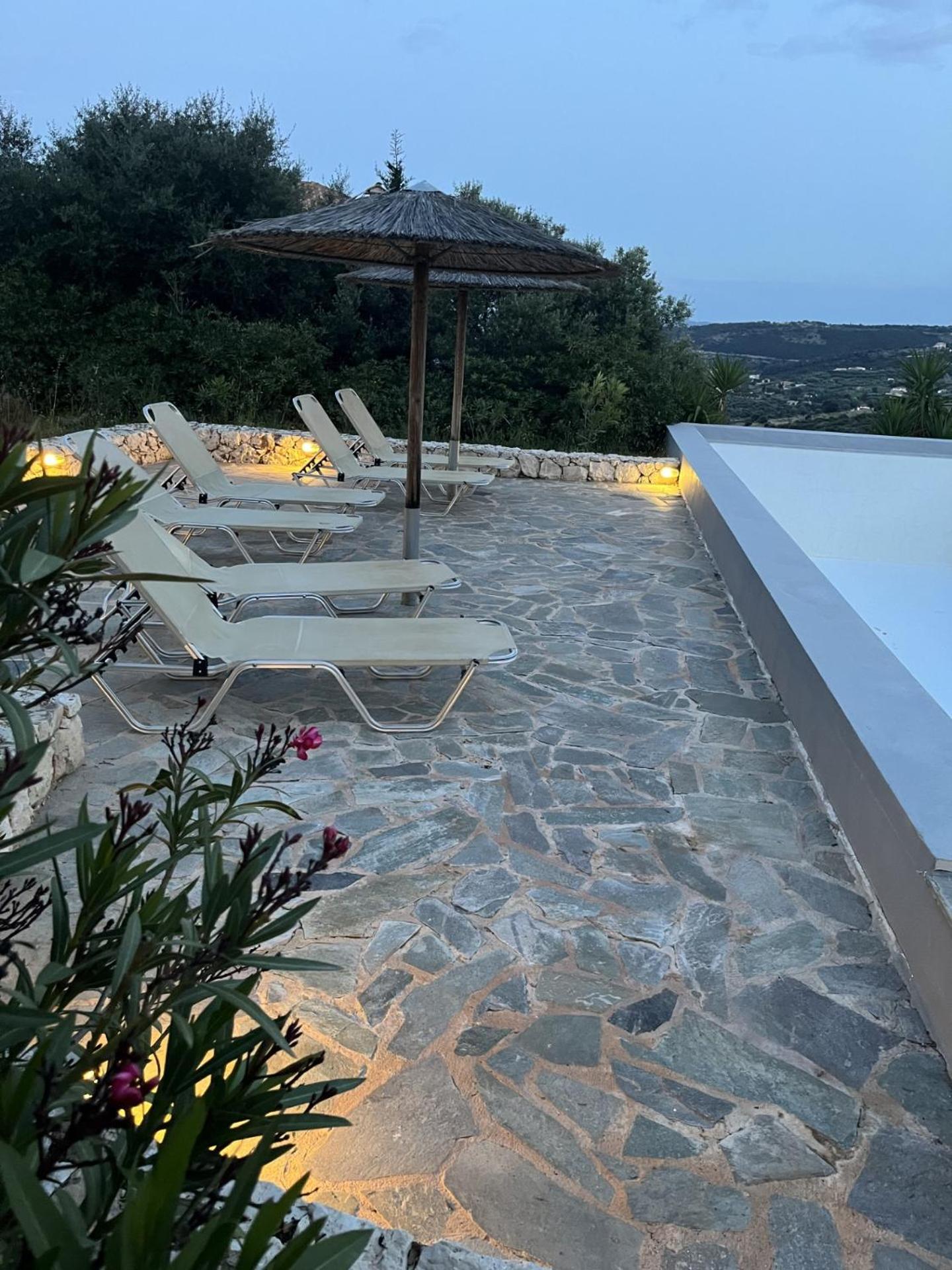 Luxurious Villa At A Unique Spot อายิโอสนิโกลาโอส ภายนอก รูปภาพ